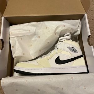 Jordan 1 Mid Coconut Milk (sz 9w)